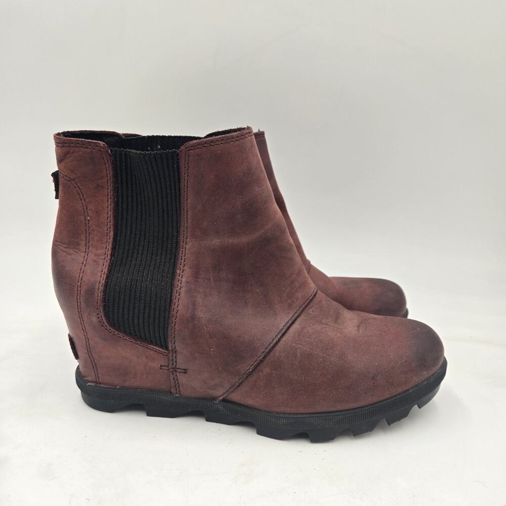 Sorel Womens 9M Joan of Arctic Chelsea Ankle Boots Red Leather Hidden Wedge Heel